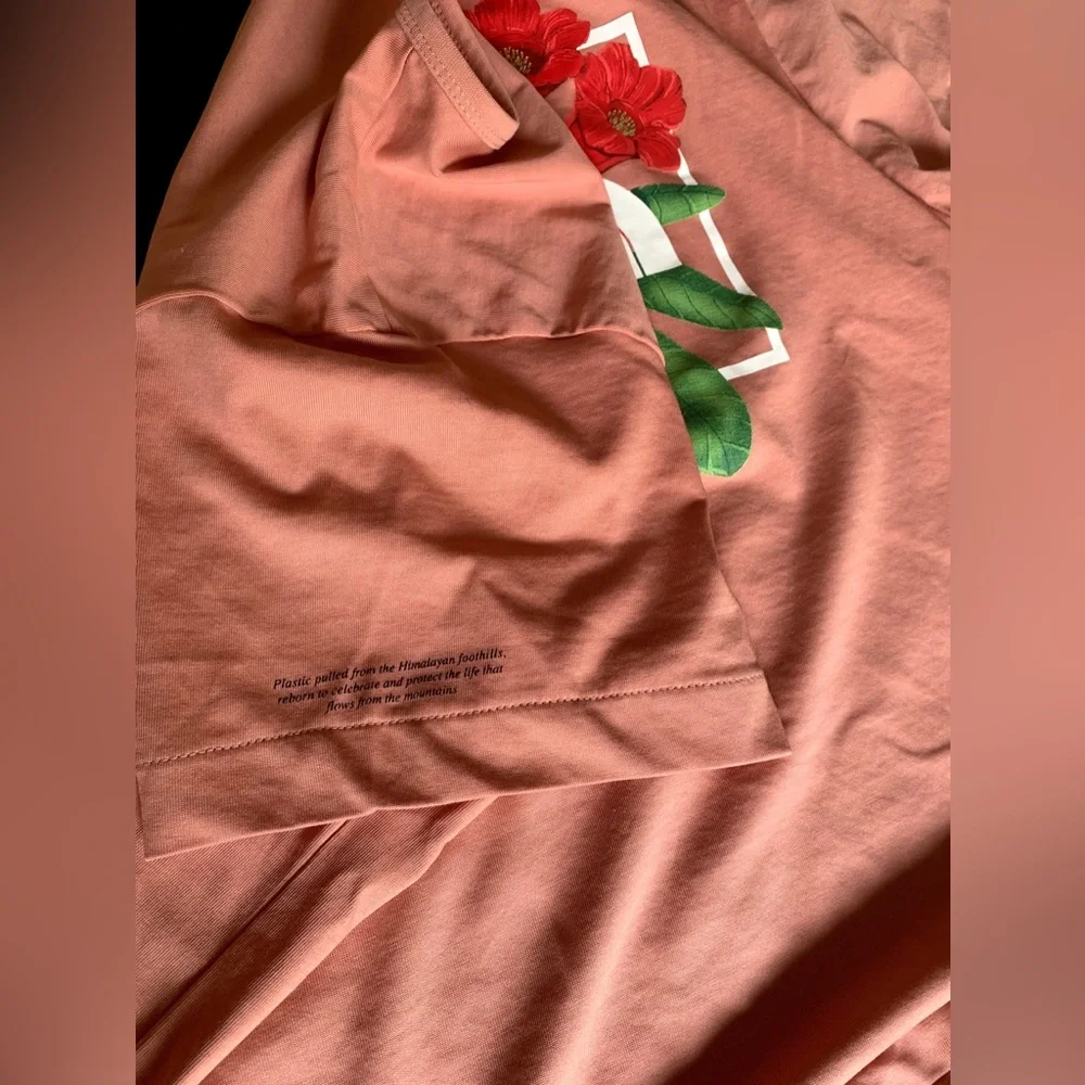NEW The North Face Woman’s Pink Himalayan Bottle Source Short Sleeve Tee Flowrs - Picture 4 of 6